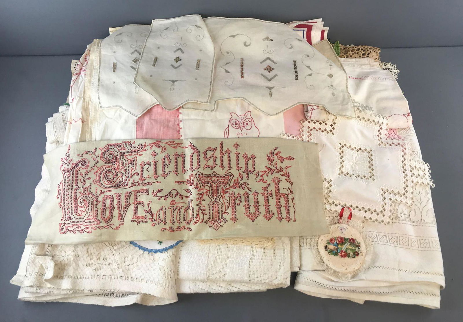 Group of 50+ vintage table cloths, doilies, and more (1 of 12)