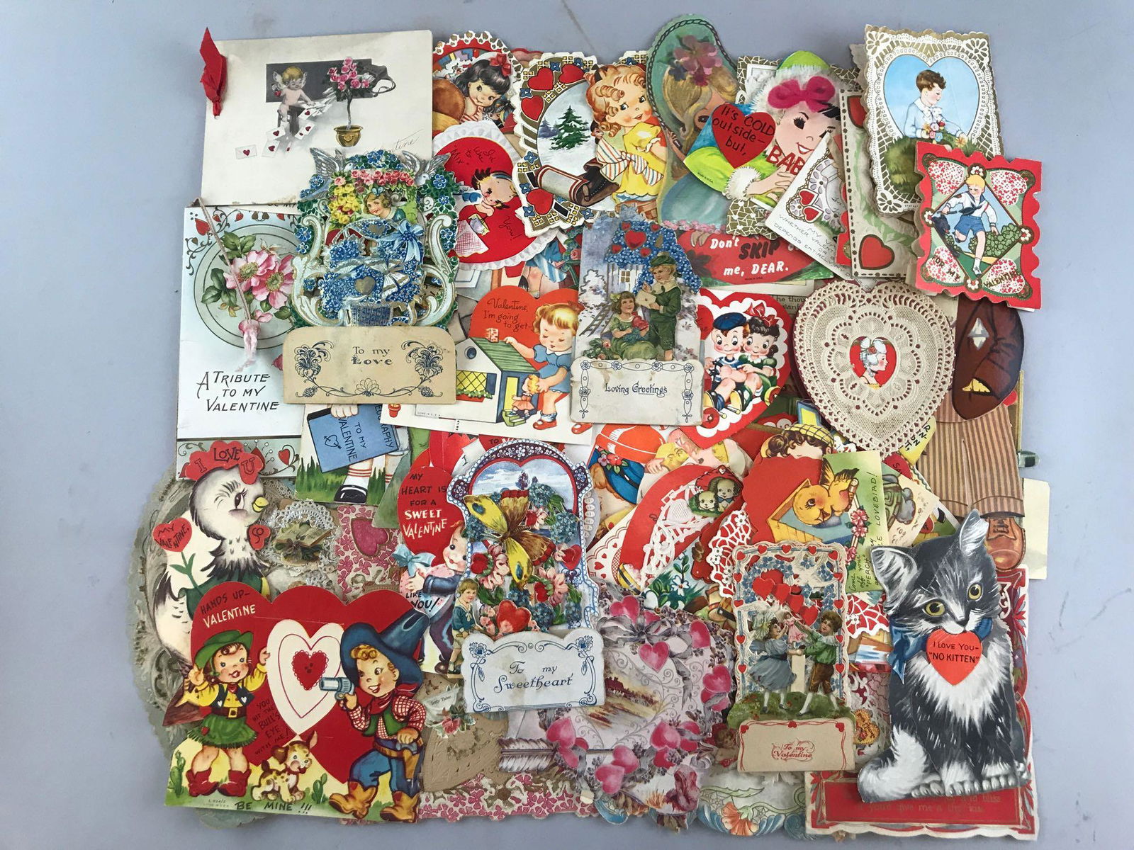 Group of 80+ assorted vintage Valentines (1 of 5)