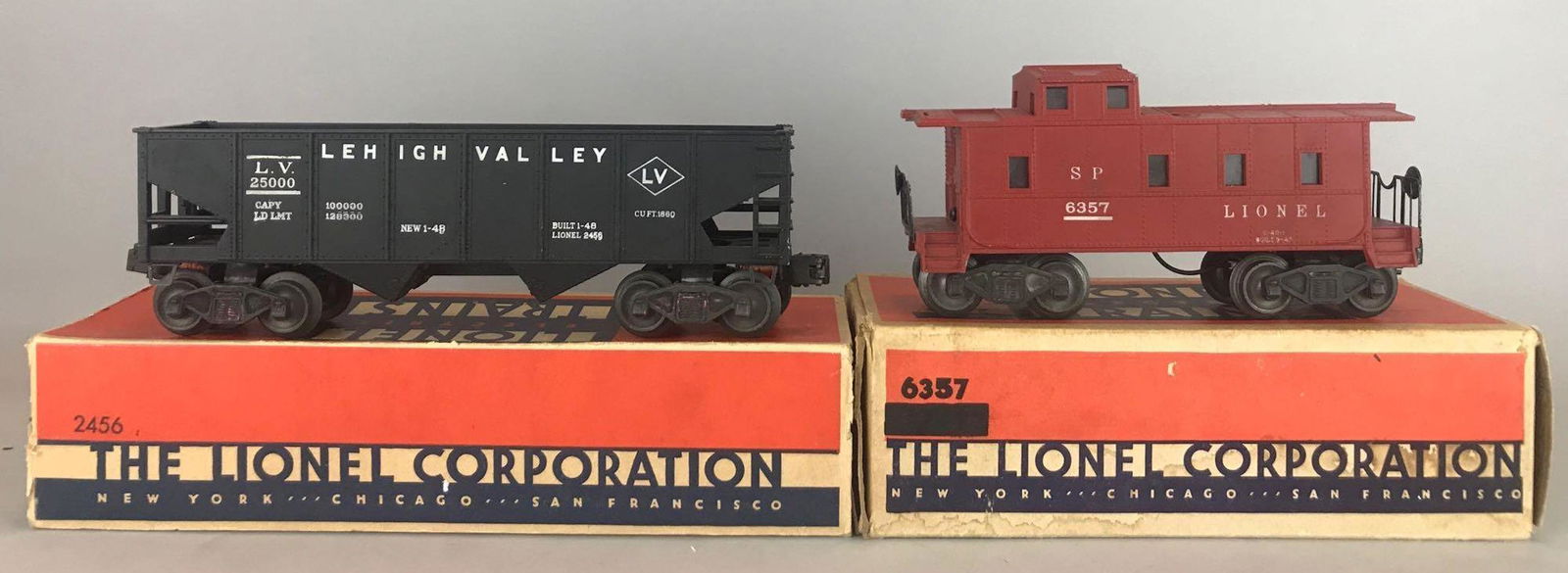 Group of 2 Lionel Train Cars (1 of 10)