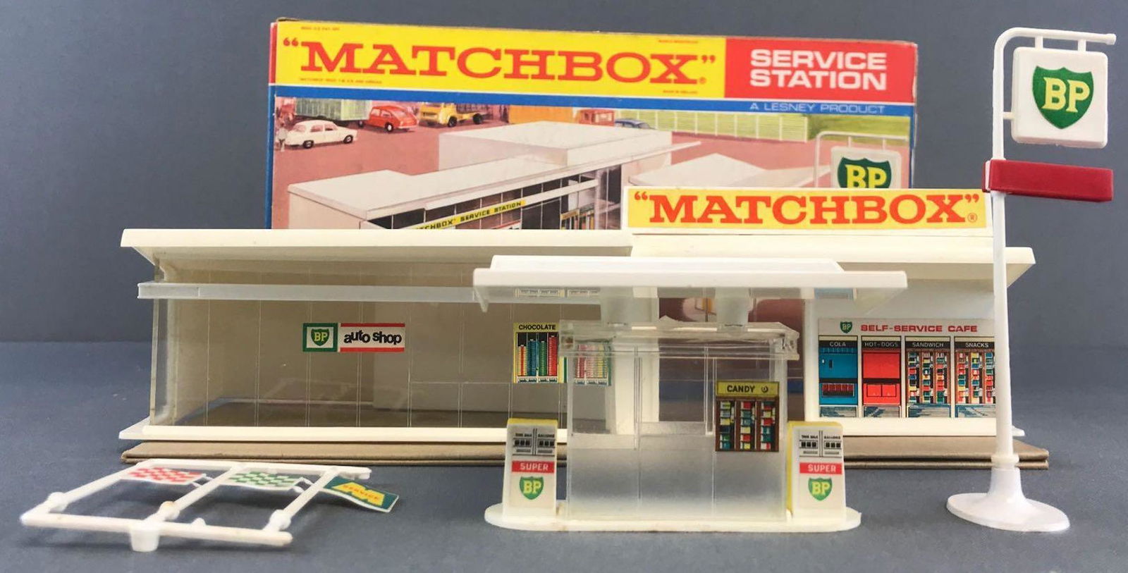 Matchbox No. MG-1 Service Station Play Set (1 of 5)