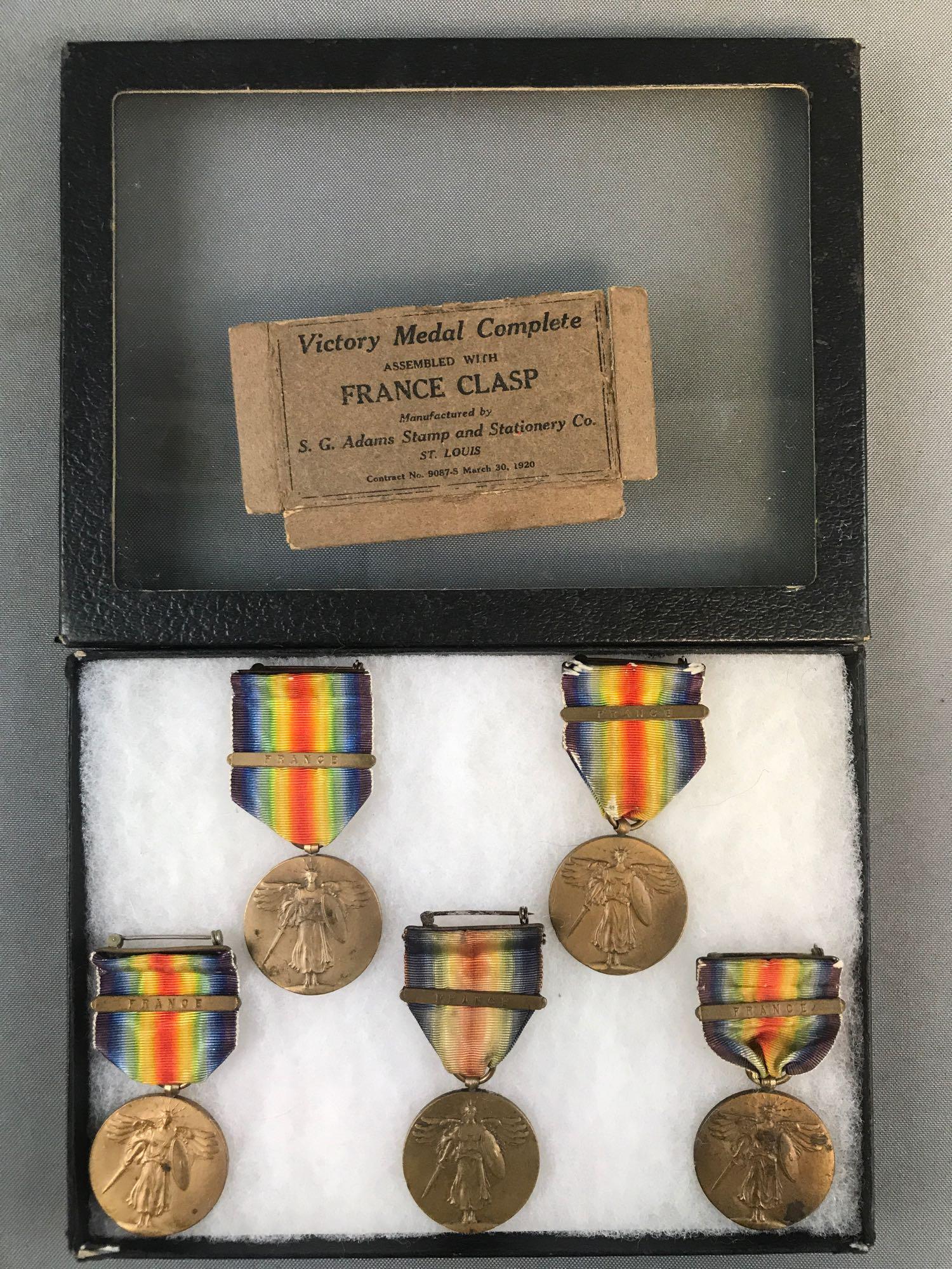Group of 5 WW1 US Victory Medals: In 8.25x6.25 inch Riker Case with original box lid.