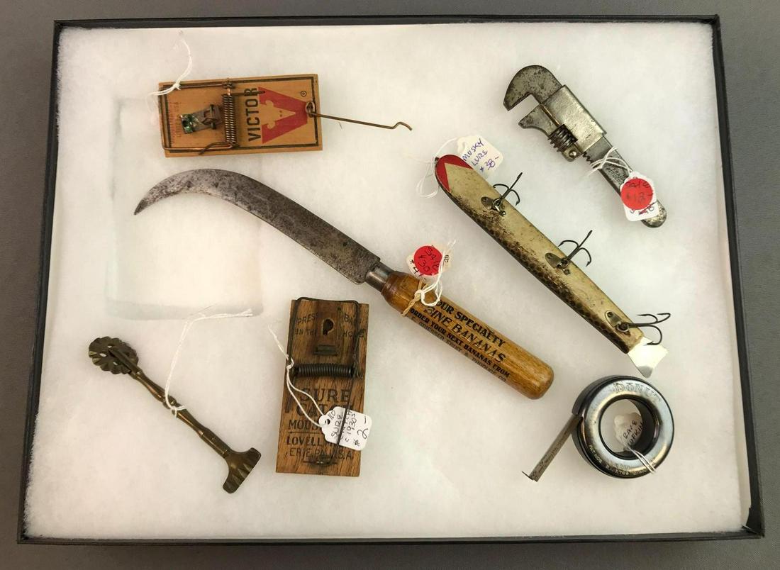 Group of miscellaneous items w/case (1 of 3)