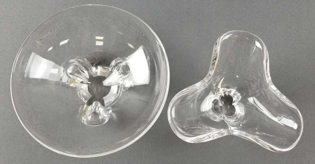 Group of 2 Steuben glass bowls: No chips or cracks, some minor scratches, mostly shelf wear on bottom. Larger bowl is 7.75 inch diameter