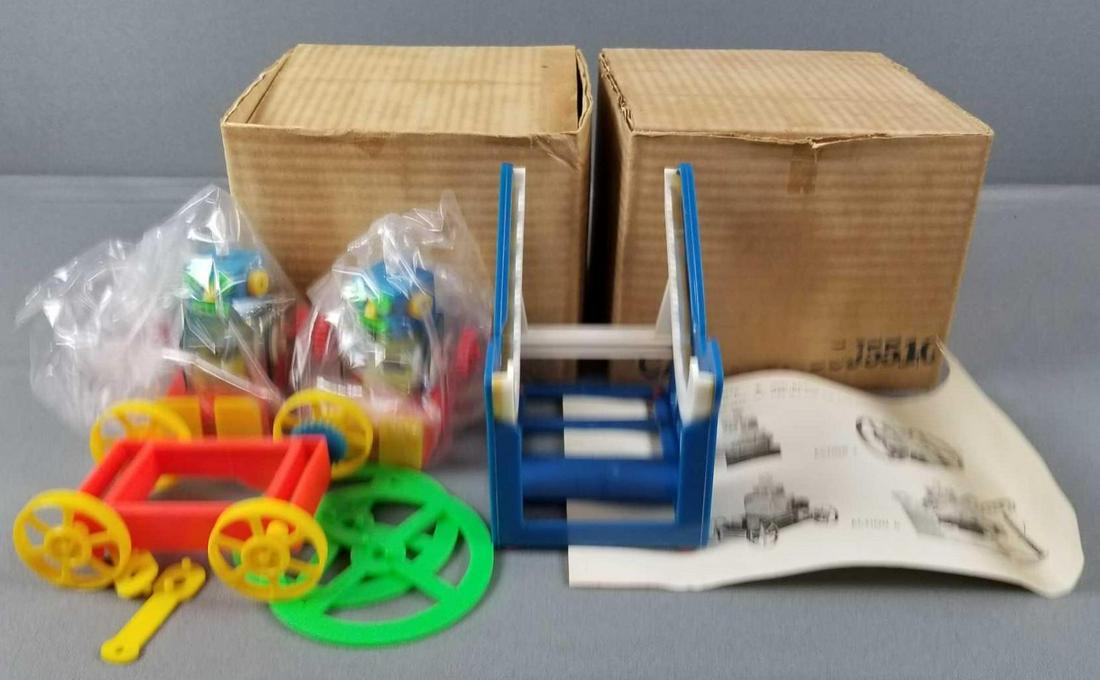 2 mini robot toy sets (1 of 2)