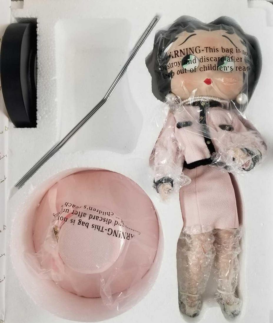 Betty Boop Sophistication porcelain figurine: In original box, Danbury Mint. By Syd Hap
