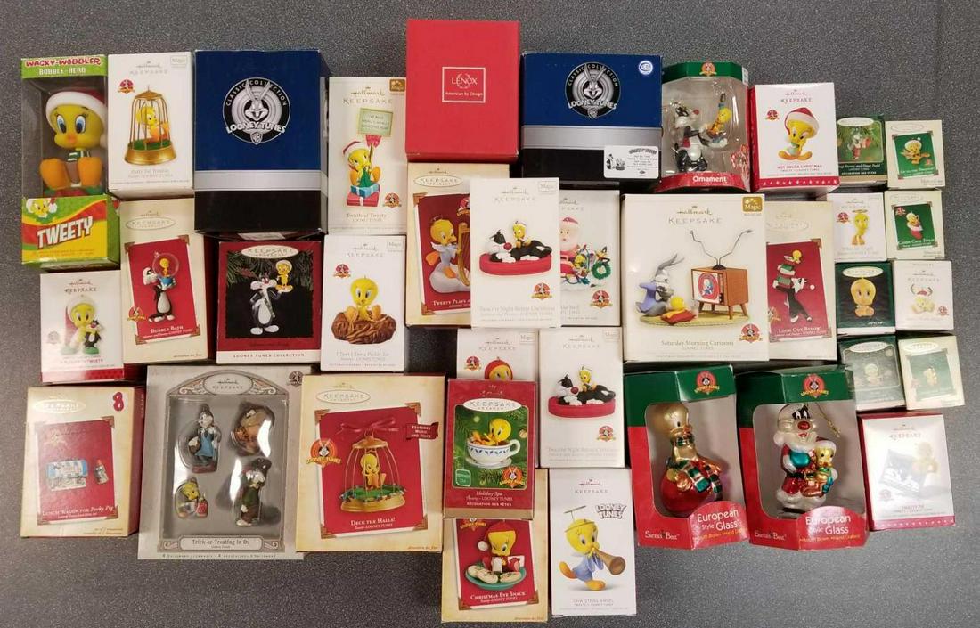 Group of Tweety, Sylvester, Looney Tunes ornaments (1 of 5)