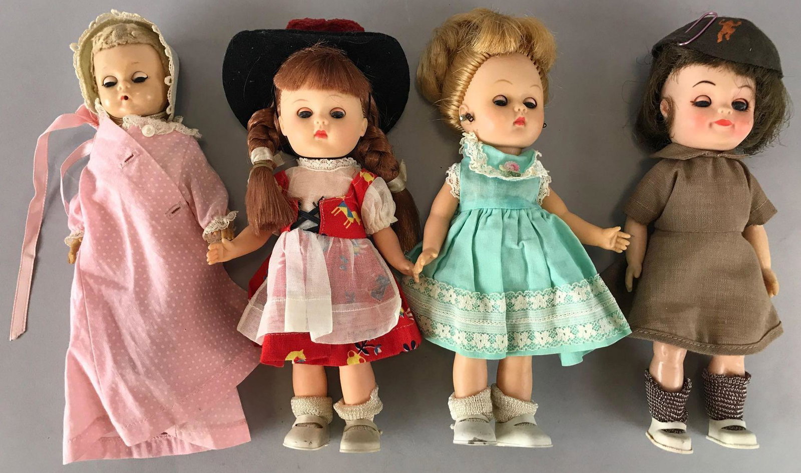 Group of 3 assorted dolls (1 of 9)