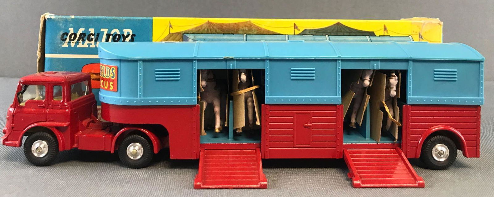 Corgi Major No. 1130 Circus Horse Transporter (1 of 8)