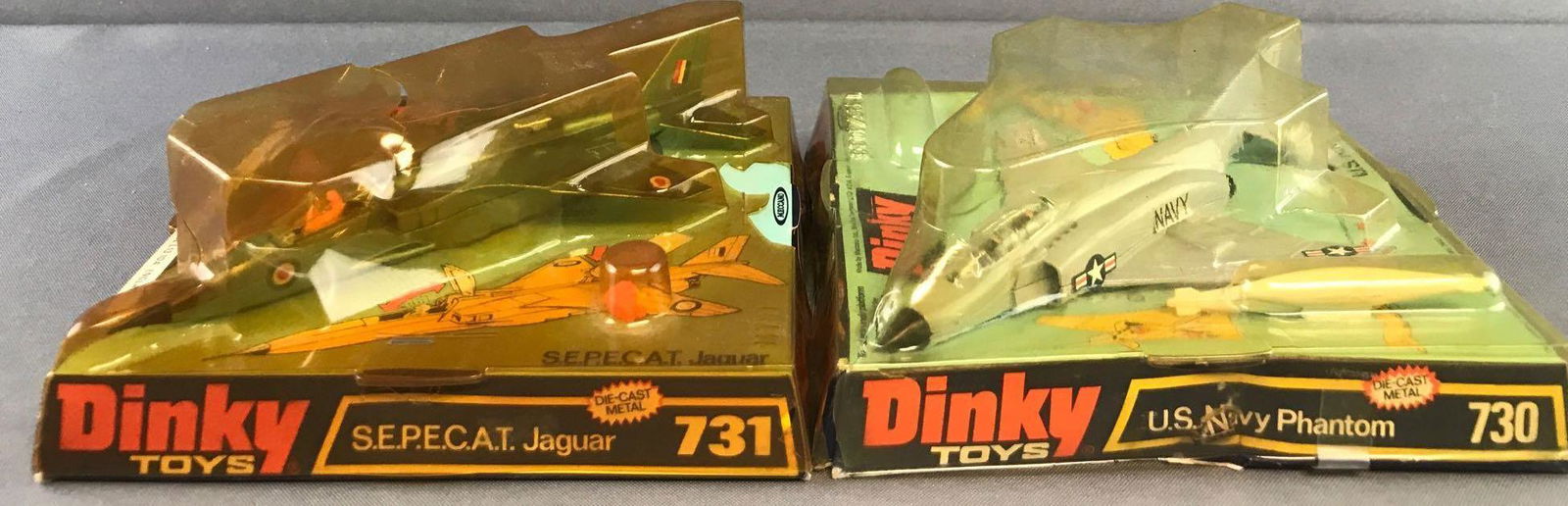 Group of 2 Dinky Toys die-cast aircraft (1 of 4)