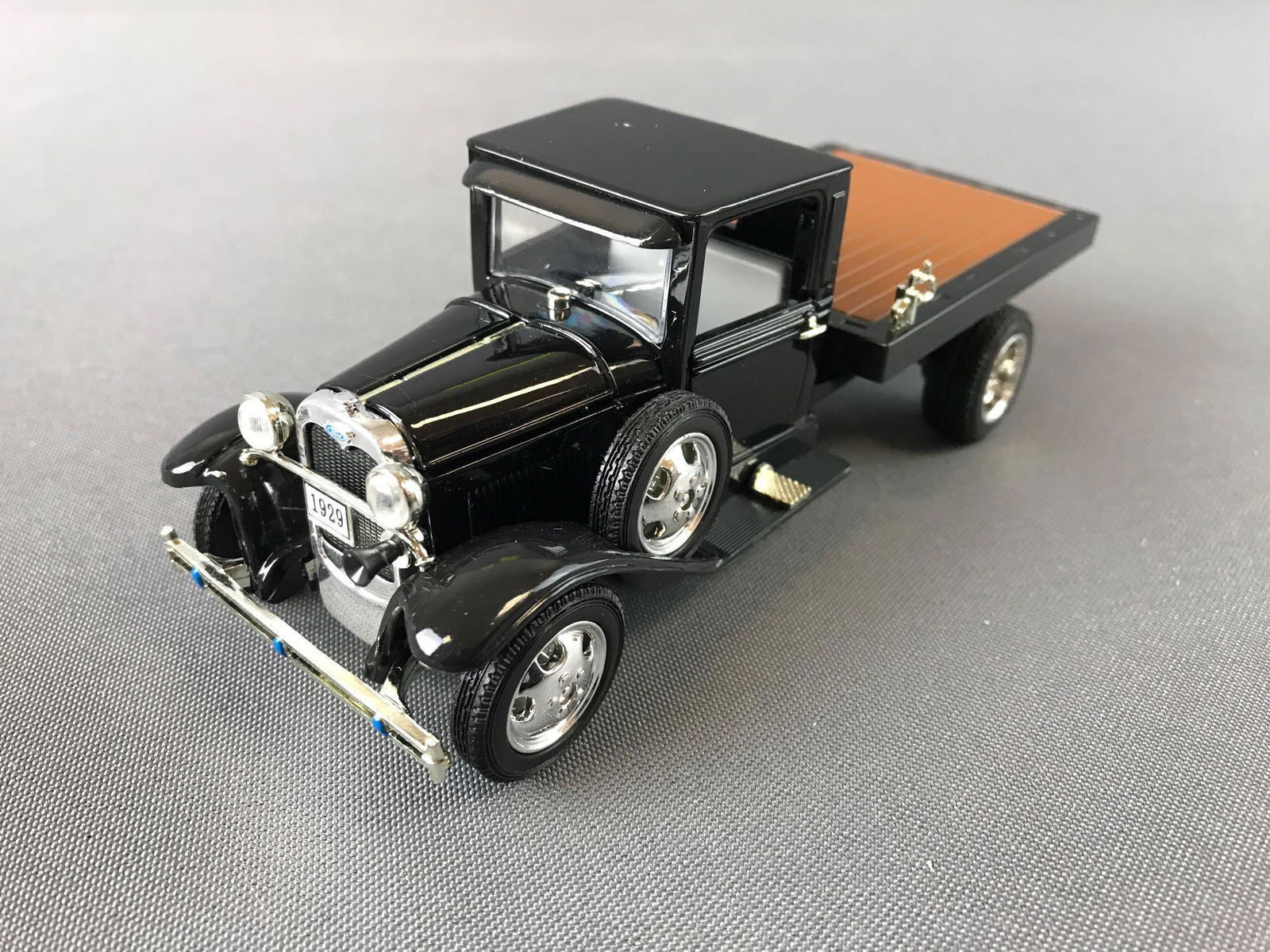 1929 Ford Pickup Truck Die Cast Model (1 of 4)