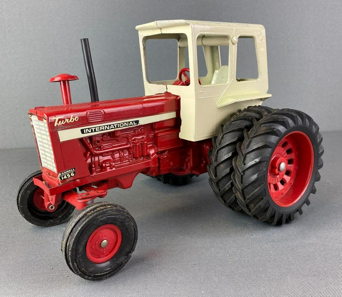 Ertl International Farmall 1456 Turbo Toy Tractor (1 of 5)