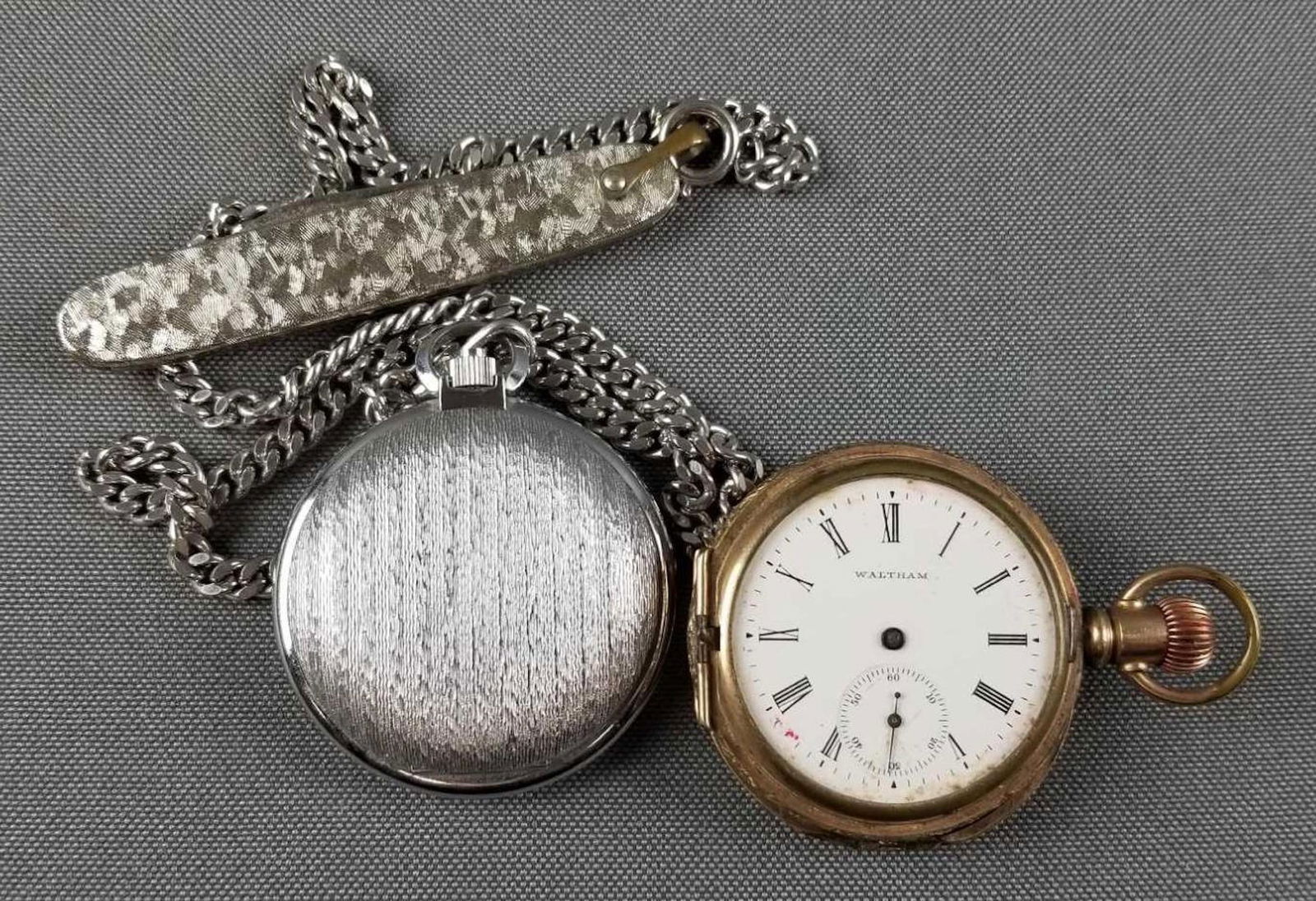 2 pocket watches (1 of 3)