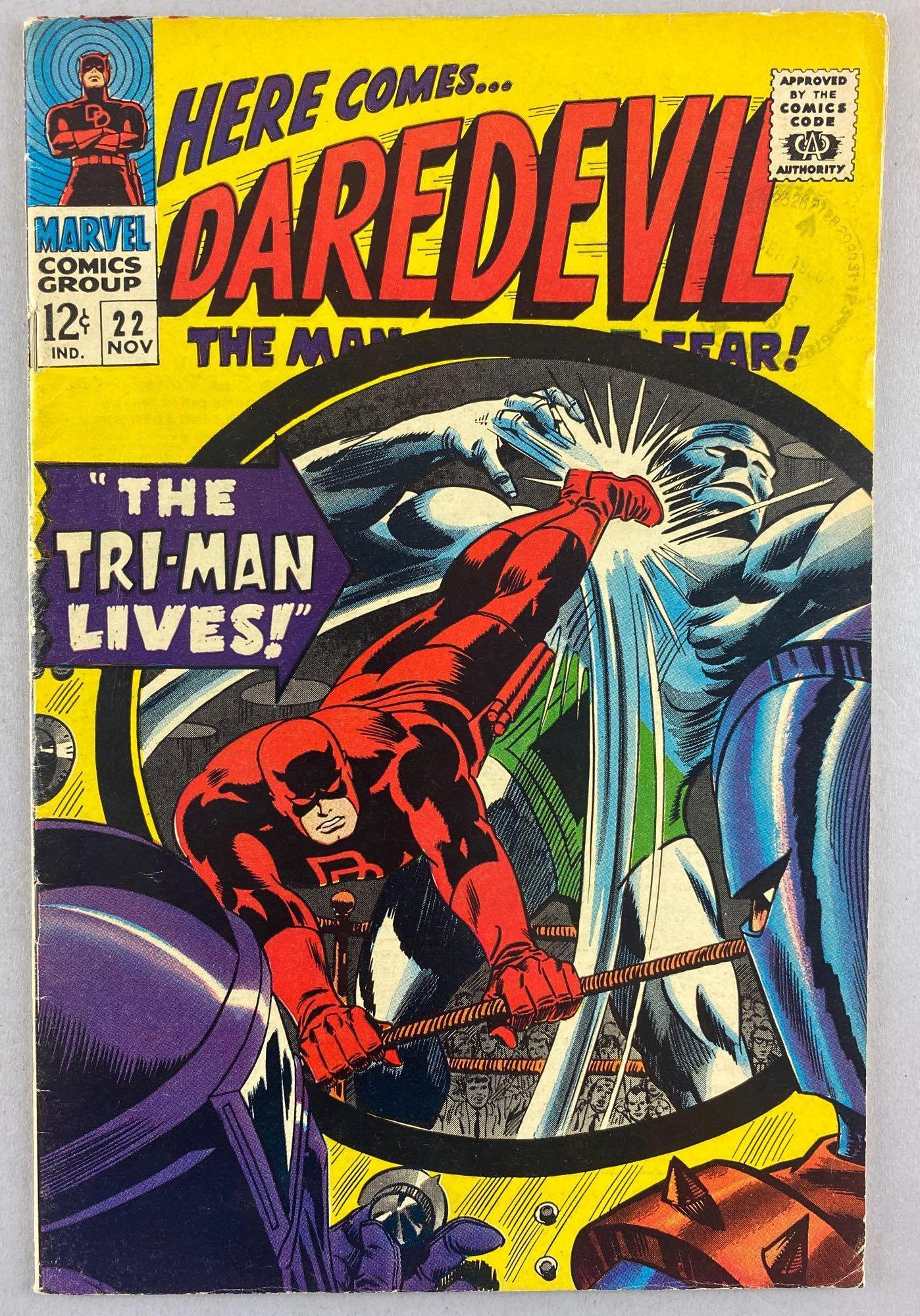 Marvel Comics Daredevil No. 22 comic book (1 of 8)