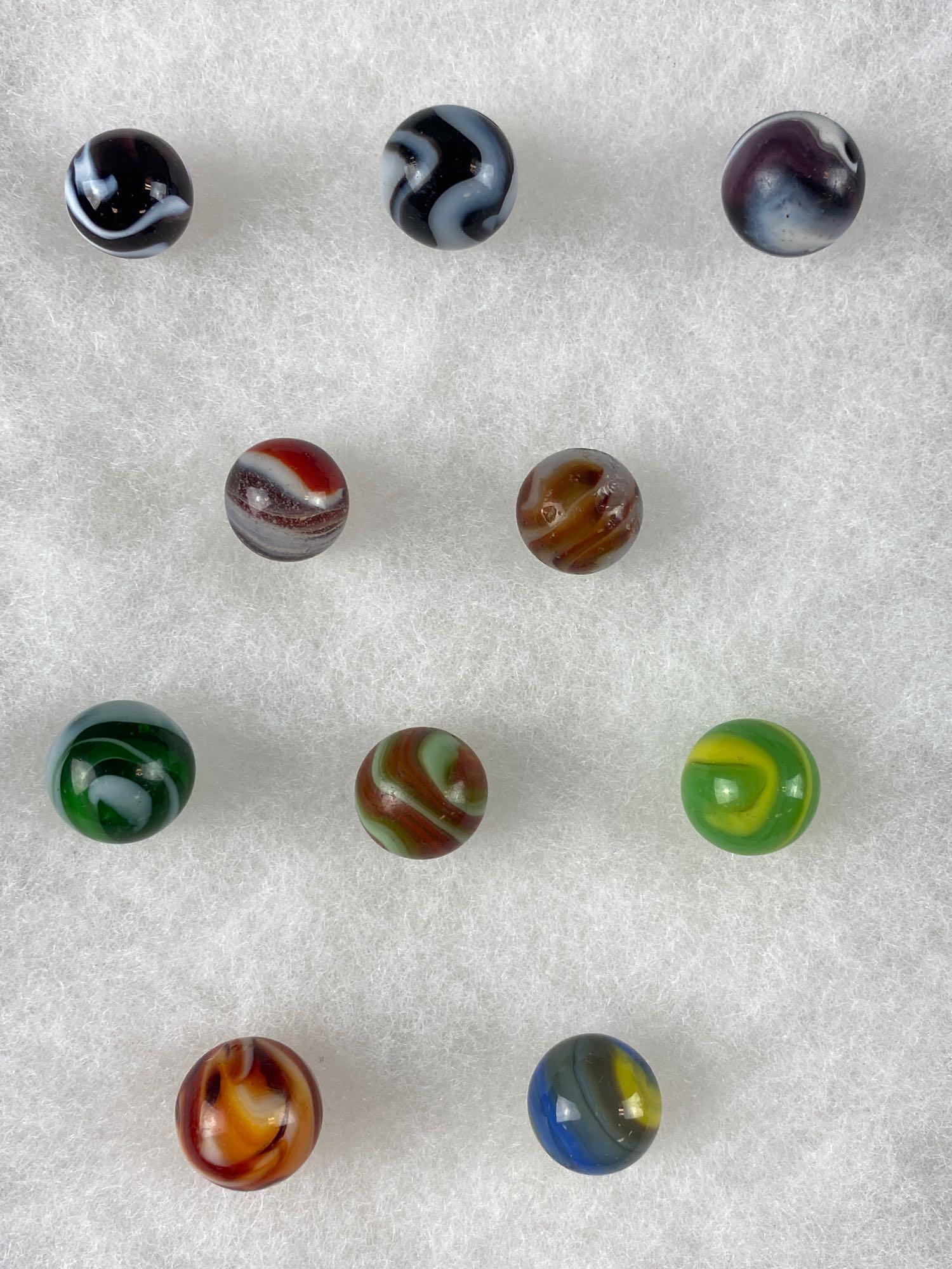 Group of 10 assorted marbles: Assorted colors, styles