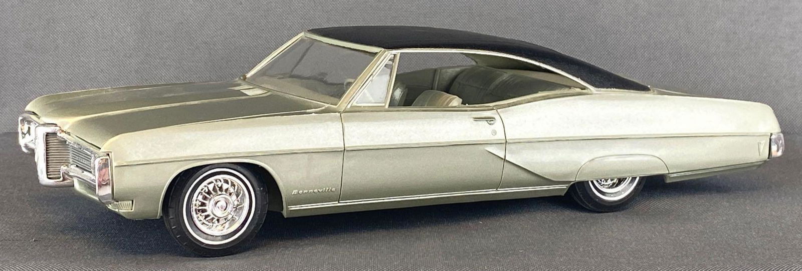 1968 Pontiac Bonneville Dealer Promo Car (1 of 7)