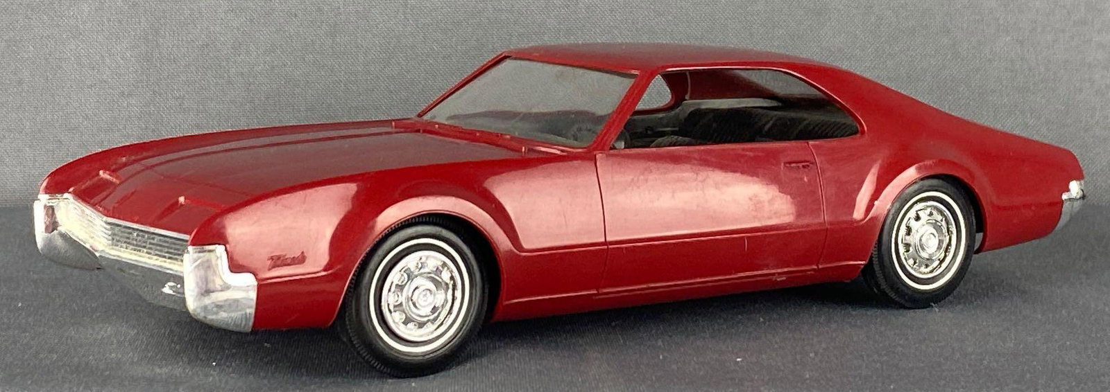 Jo-Han Models 1966 Oldsmobile Toronado Dealer Promo Car (1 of 7)