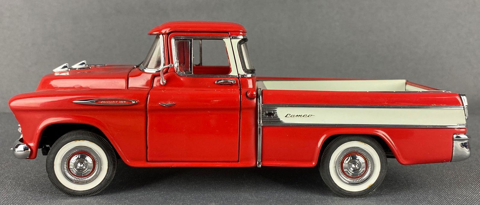 Danbury Mint 1957 Chevrolet Cameo Pickup Truck (1 of 7)