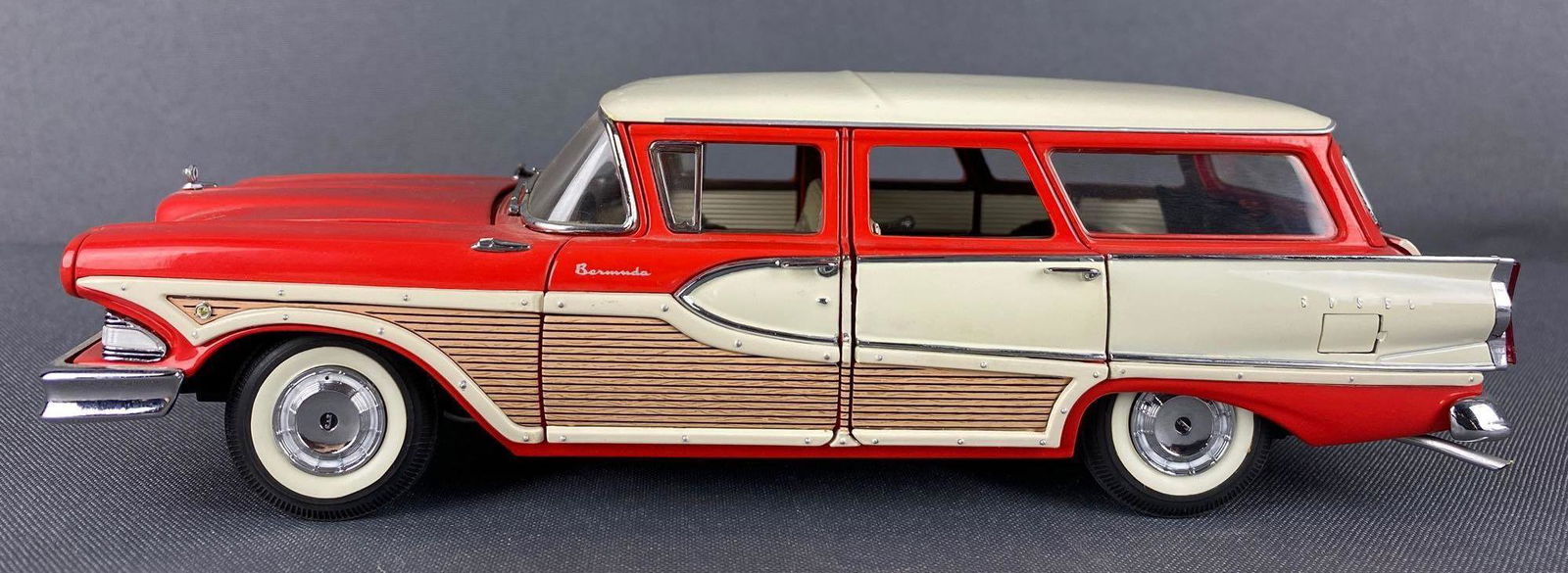 Danbury Mint 1958 Edsel Bermuda 6-passenger Station: 1/24 scale die-cast collector vehicle, includes shipping box