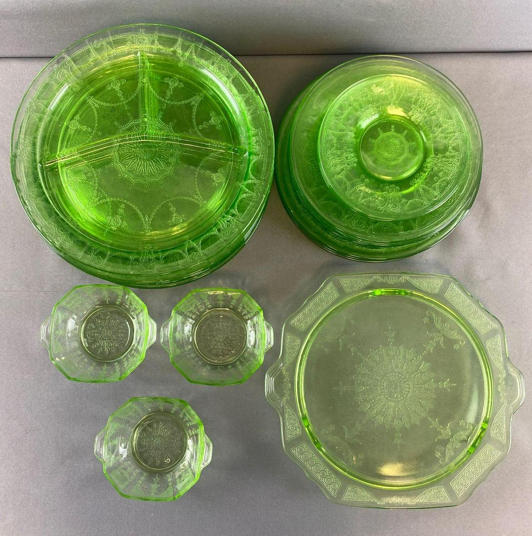 29 piece group Anchor Hocking Cameo Ballerina Green (1 of 3)