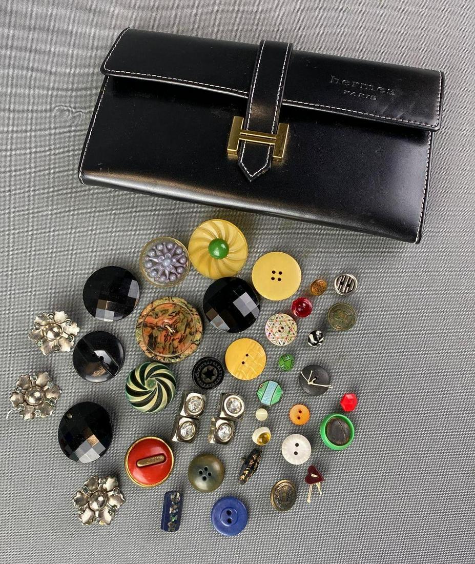 Hermes Wallet with a Group of Buttons (1 of 6)