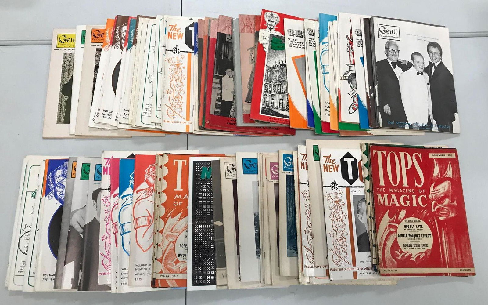 Group of 100+ Magicians Magazines (1 of 7)