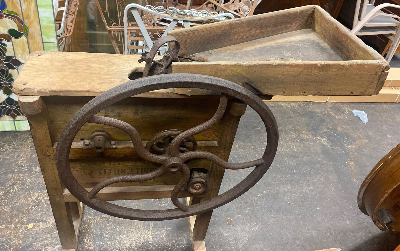 Hand crank corn sheller (1 of 5)