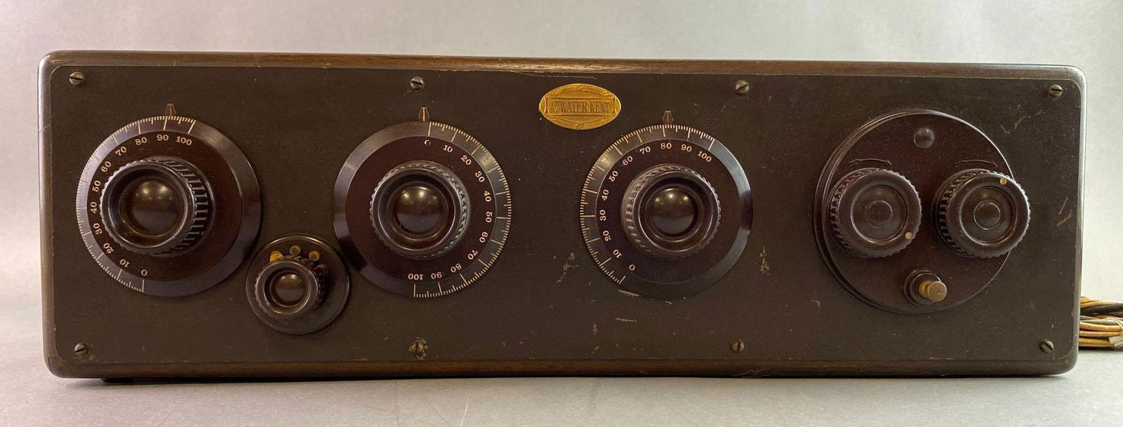 Atwater Kent Model 20 Compact 5 Tube Battery Radio (1 of 6)