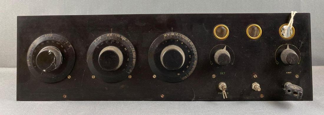 FADA 5 Tube Battery Radio Receiver (1 of 2)