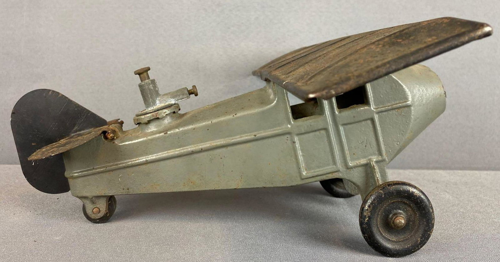Big Bang Cannon Cast iron and pressed steel bombing: 11.75x13.25x5 inches, some rust