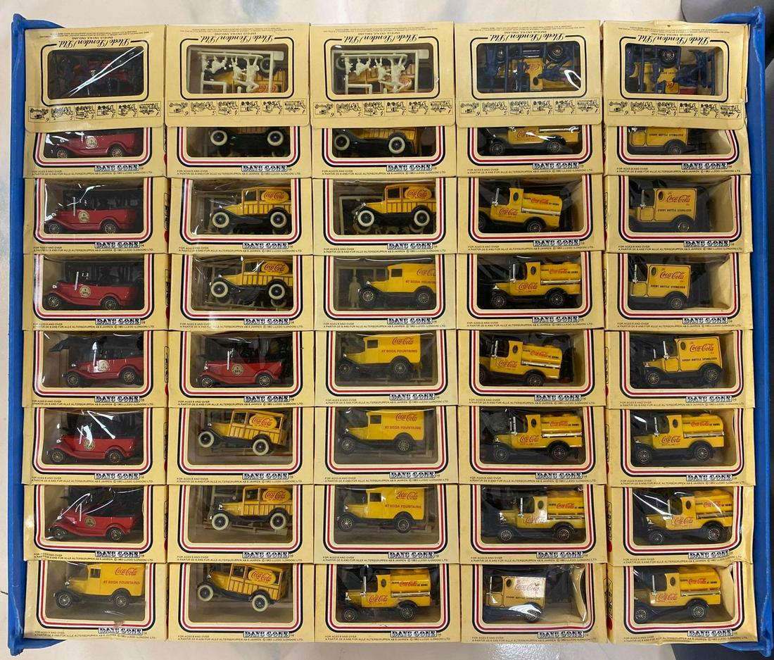 Group of assorted Lledo Models of Days Gone die-cast (1 of 3)