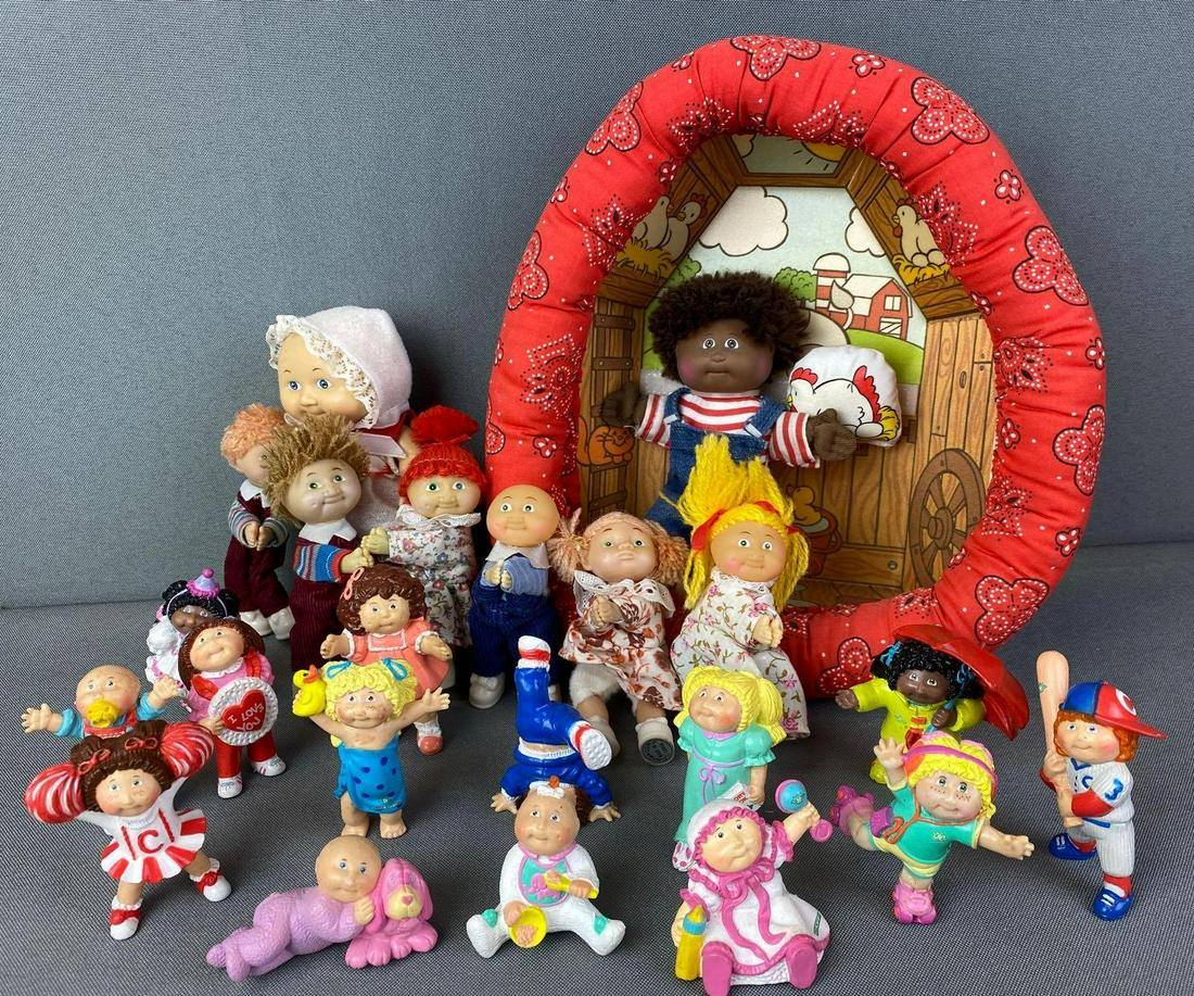 Group of Cabbage Patch Kids Dolls (1 of 5)