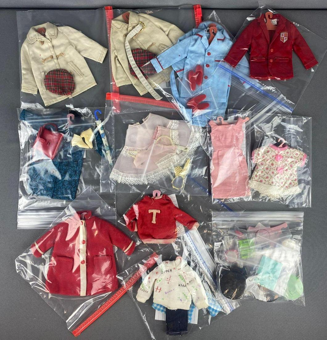 Group of assorted Ideal Doll clothes (1 of 7)