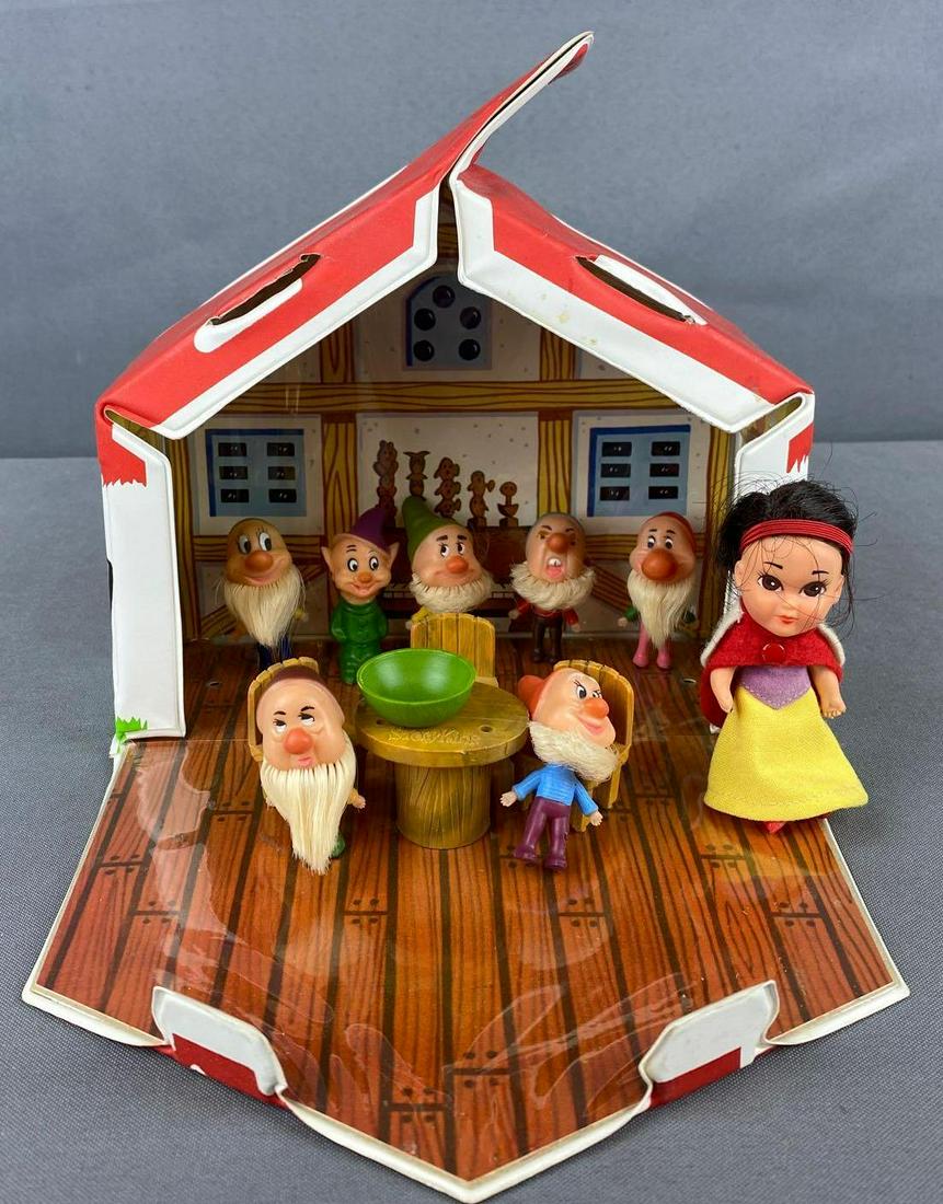 Hasbro Storykins Snow White and The Seven Dwarfs: 8x3x8 inches closed. Includes figurines and furniture. c. 1960s Hasbro