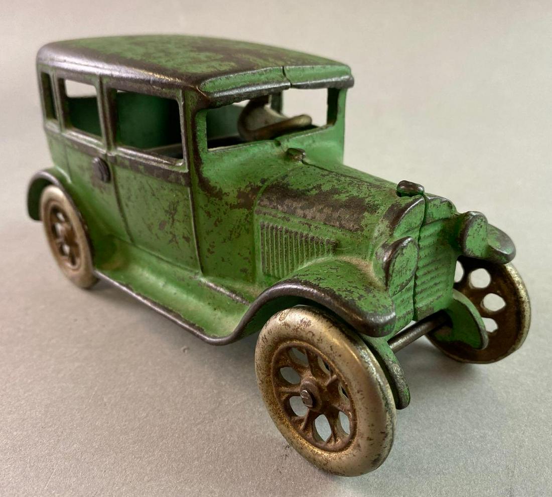 Arcade Cast Iron Ford Model A Sedan (1 of 9)