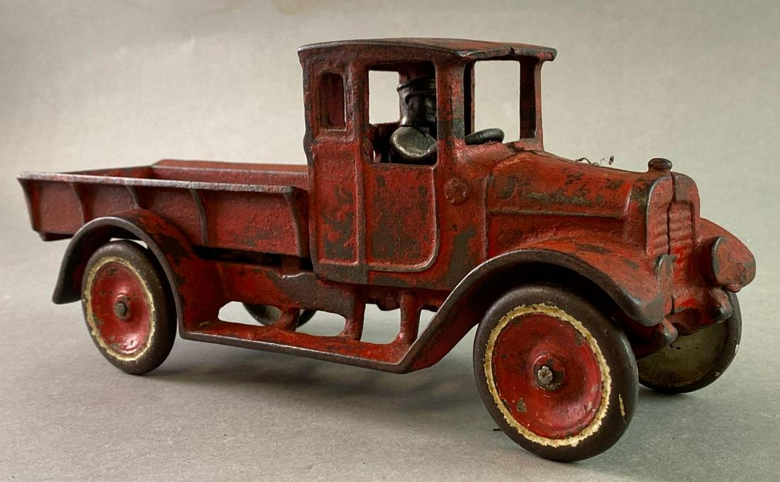Antique Arcade Cast Iron International Truck (1 of 8)