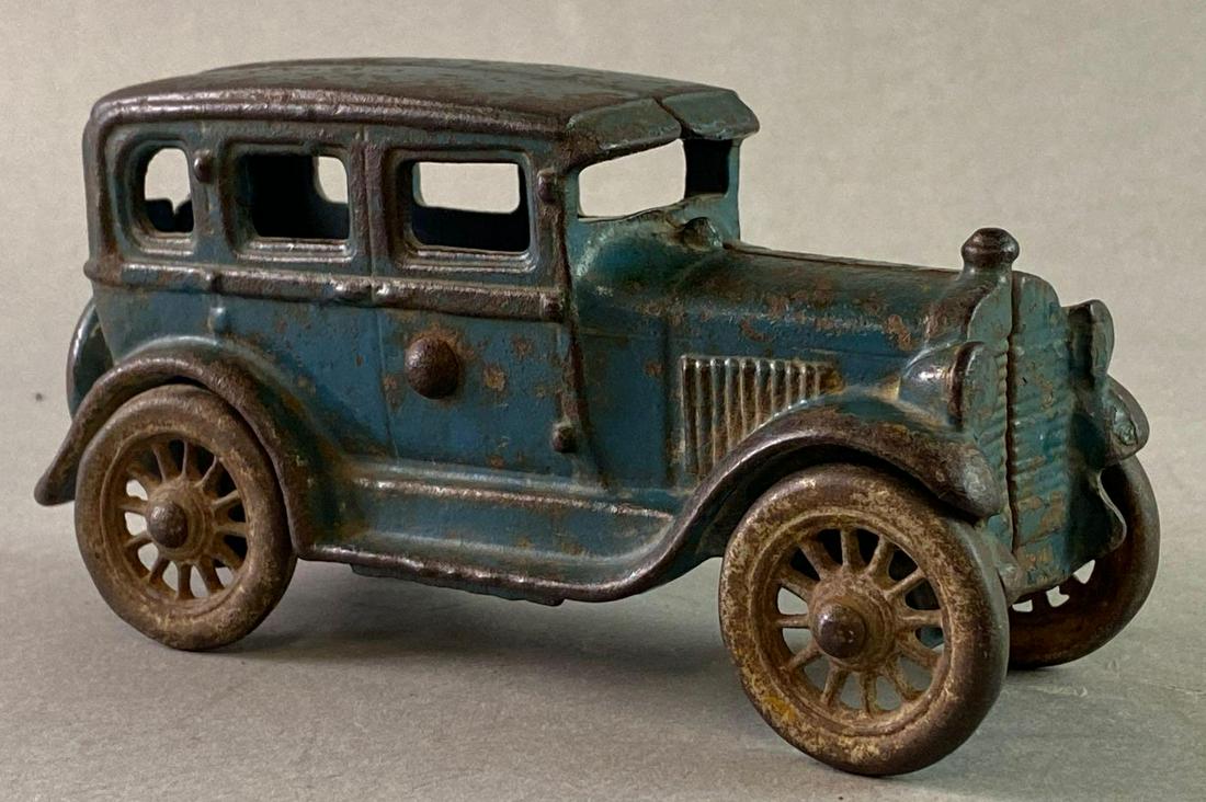 Antique Kilgore Cast Iron Ford Model A Sedan (1 of 7)