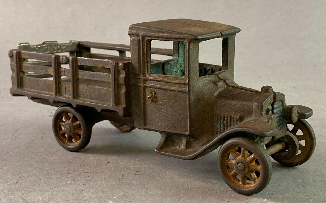 Antique Arcade Cast Iron Ford Stake Truck (1 of 10)