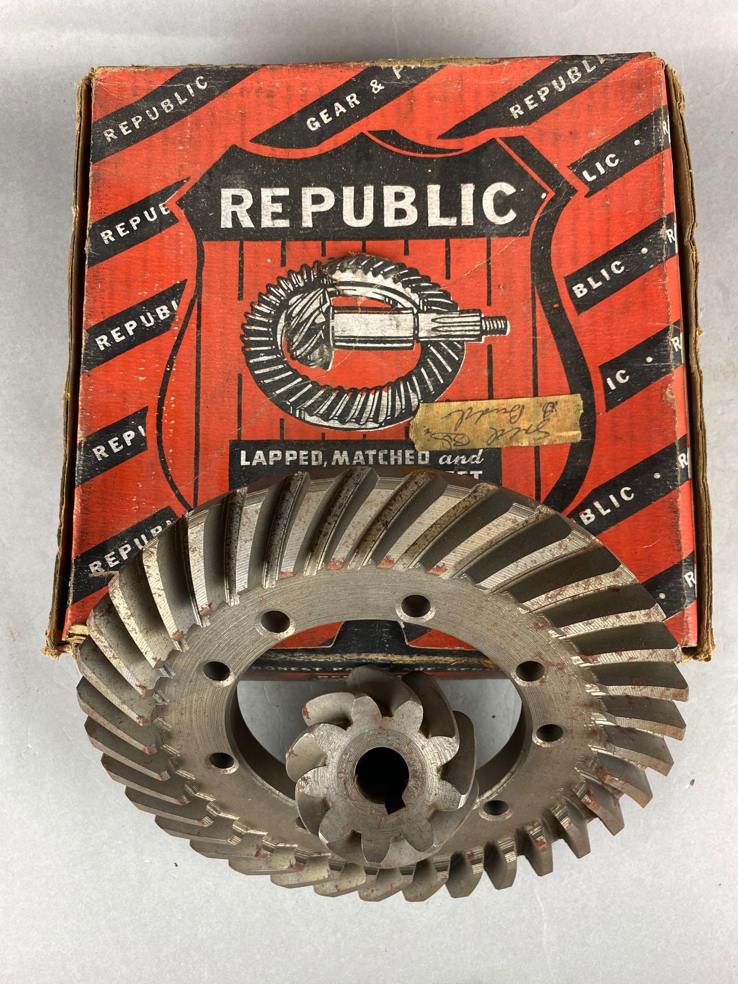 Republic Ford Model A Gear Set (1 of 2)