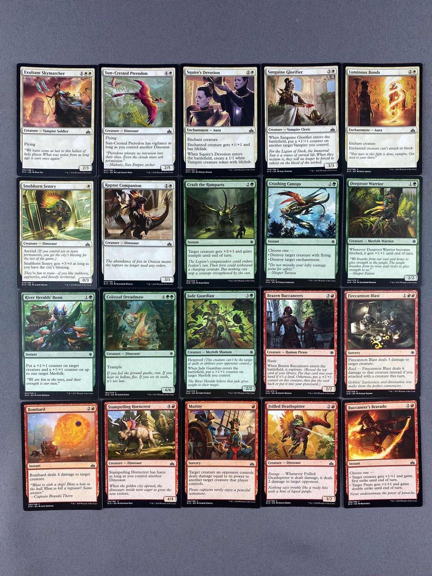 Appx 4000 Magic: The Gathering Cards (1 of 3)