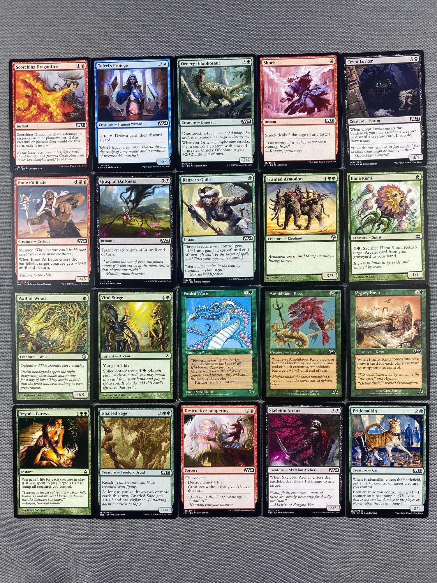 Appx 6000 Magic: The Gathering Cards (1 of 3)