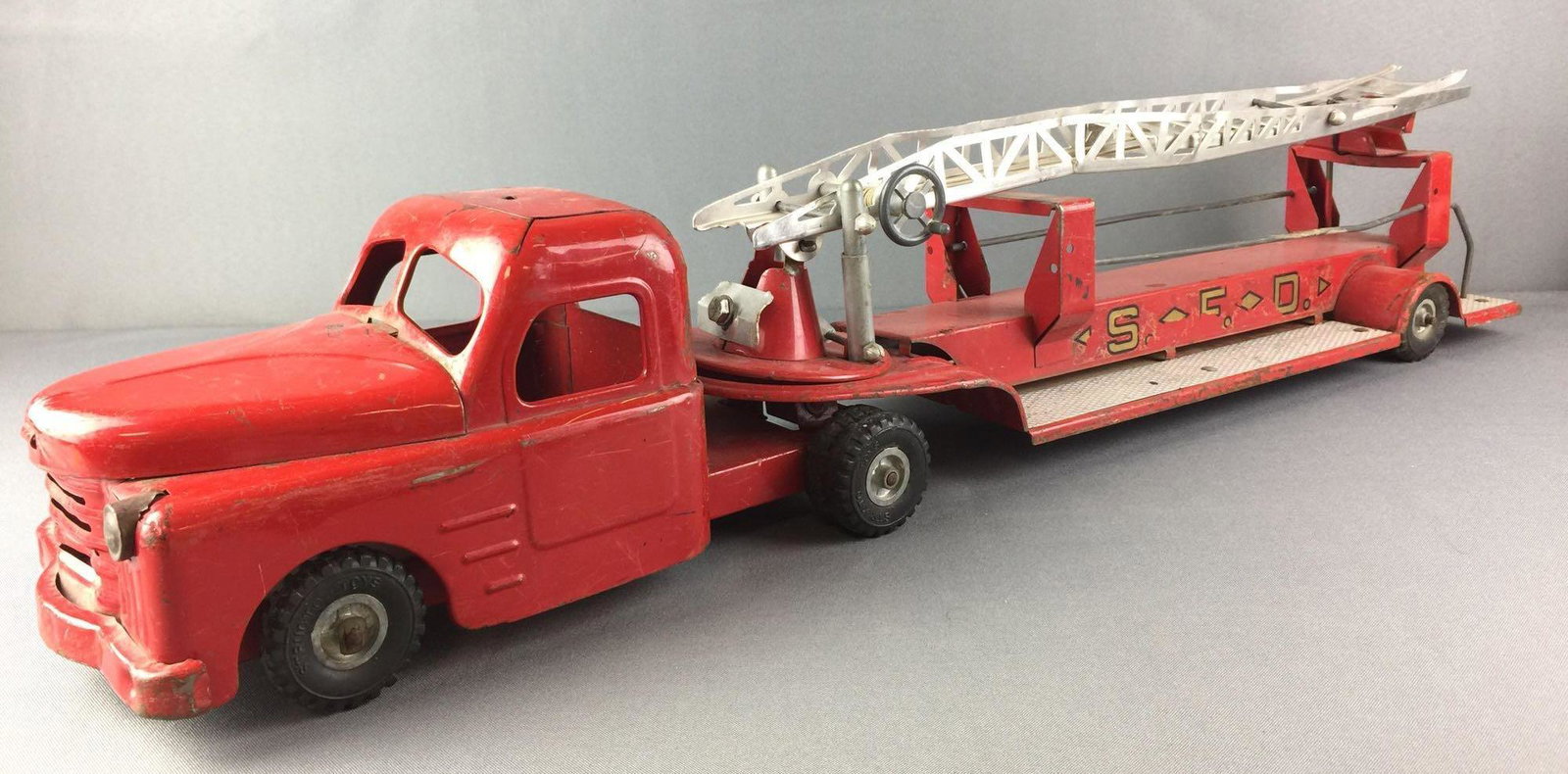 Structo Toys SFD Ladder Fire Truck (1 of 7)