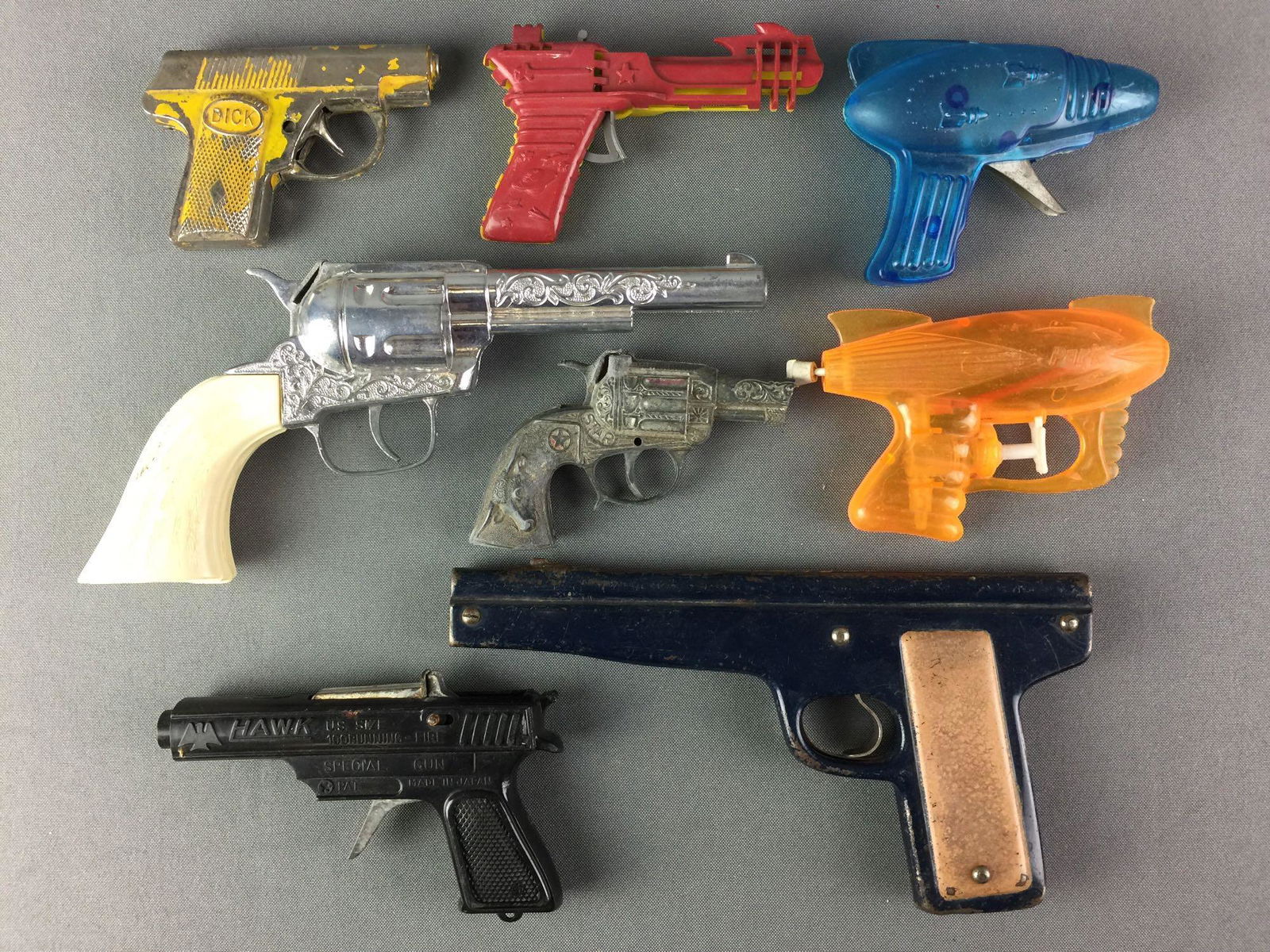 Group of 8 Toy Guns (1 of 9)