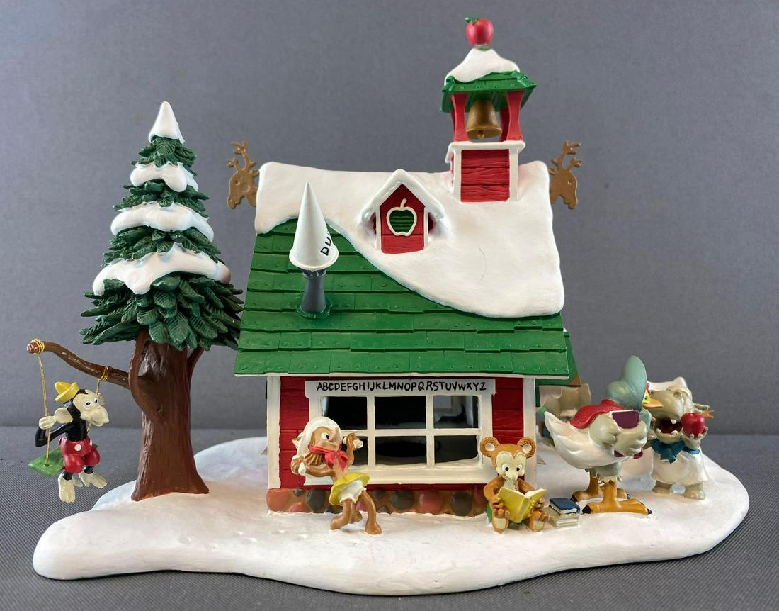 Danbury Mint Disney Winter Wonderland lighted sculpture (1 of 10)