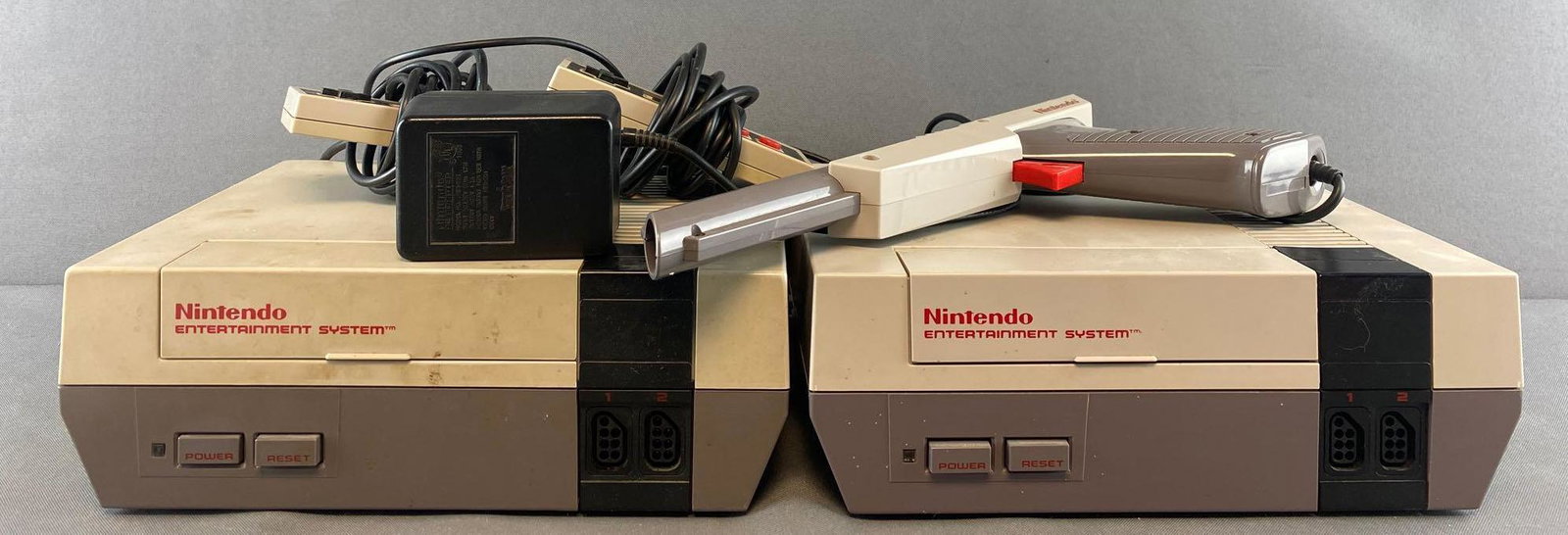 6 piece group Nintendo Entertainment System consoles (1 of 7)