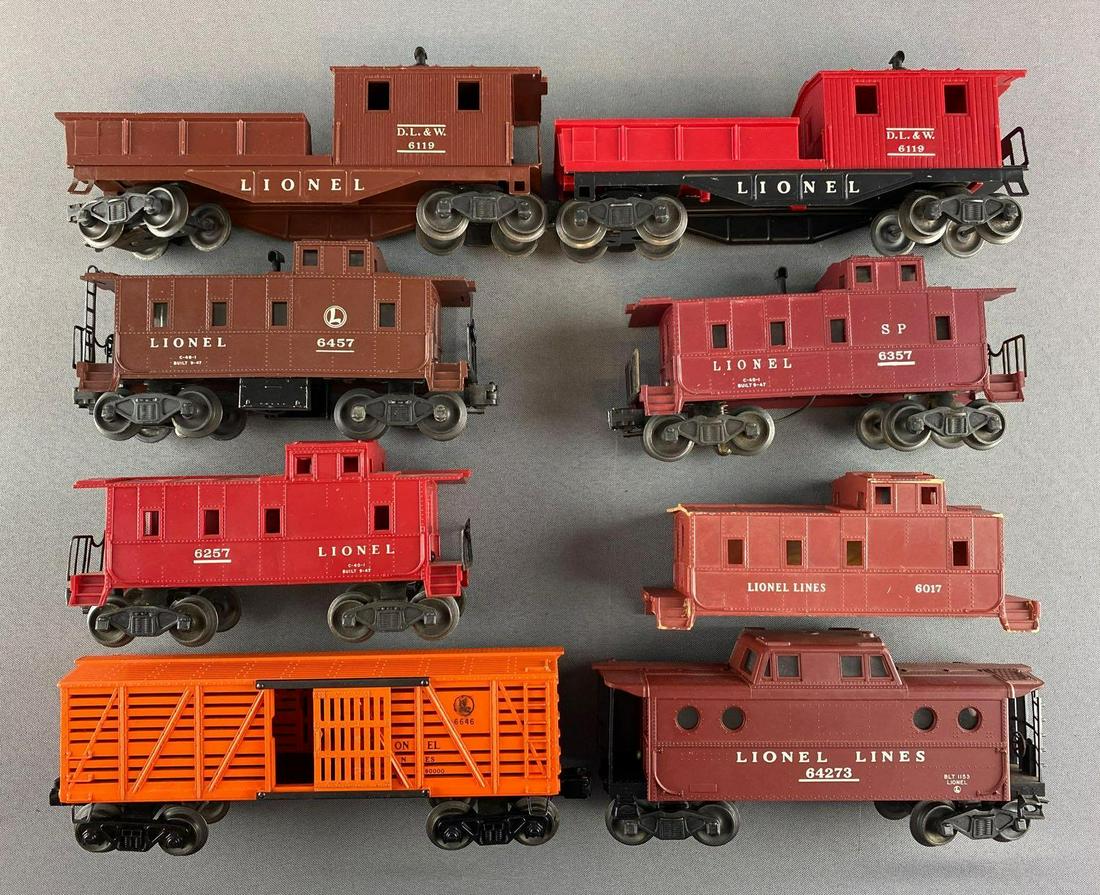 Group of 8 Lionel O Gauge Cabooses and Boxcar (1 of 4)