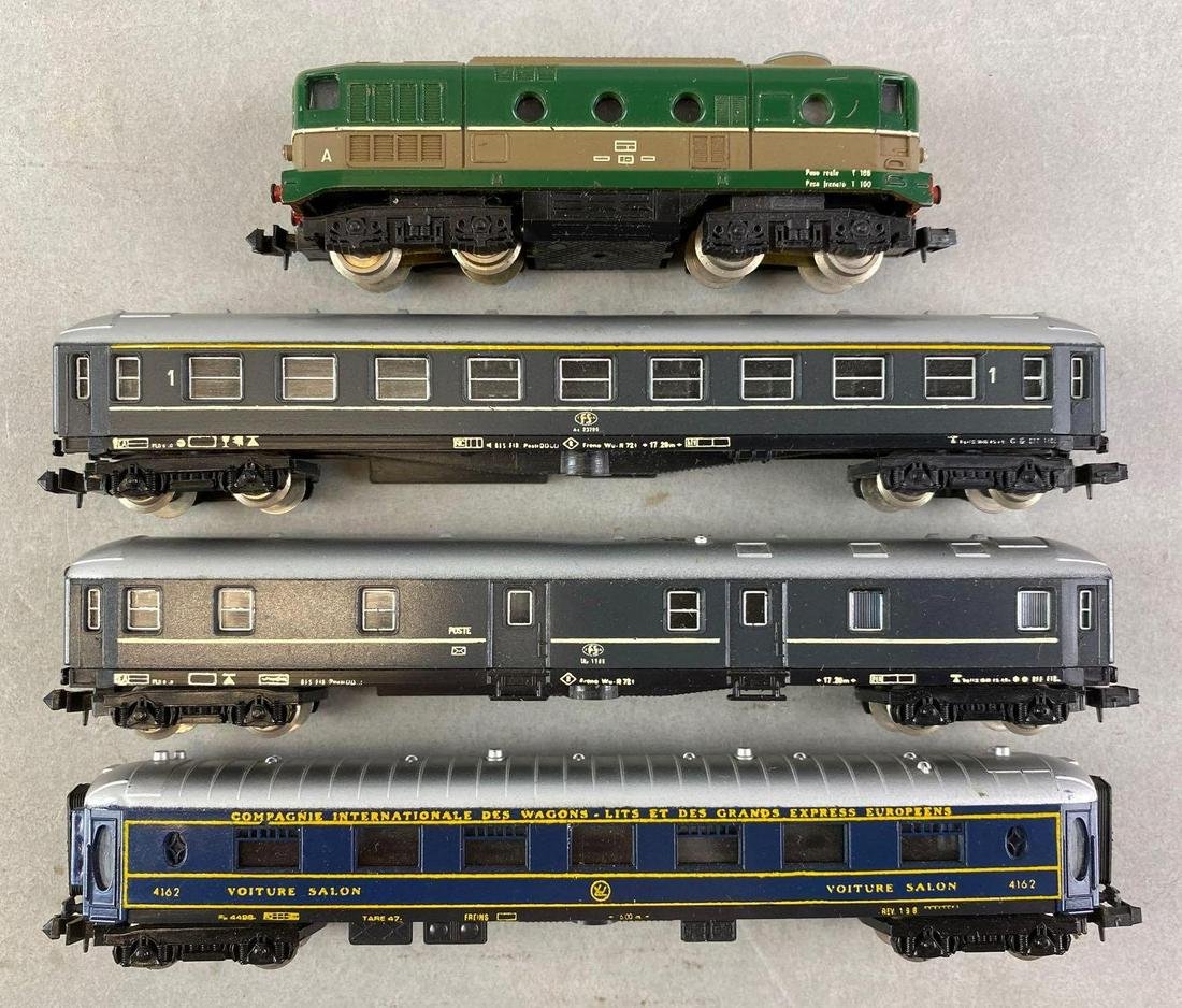 Group of 4 N Gauge Train Cars (1 of 3)