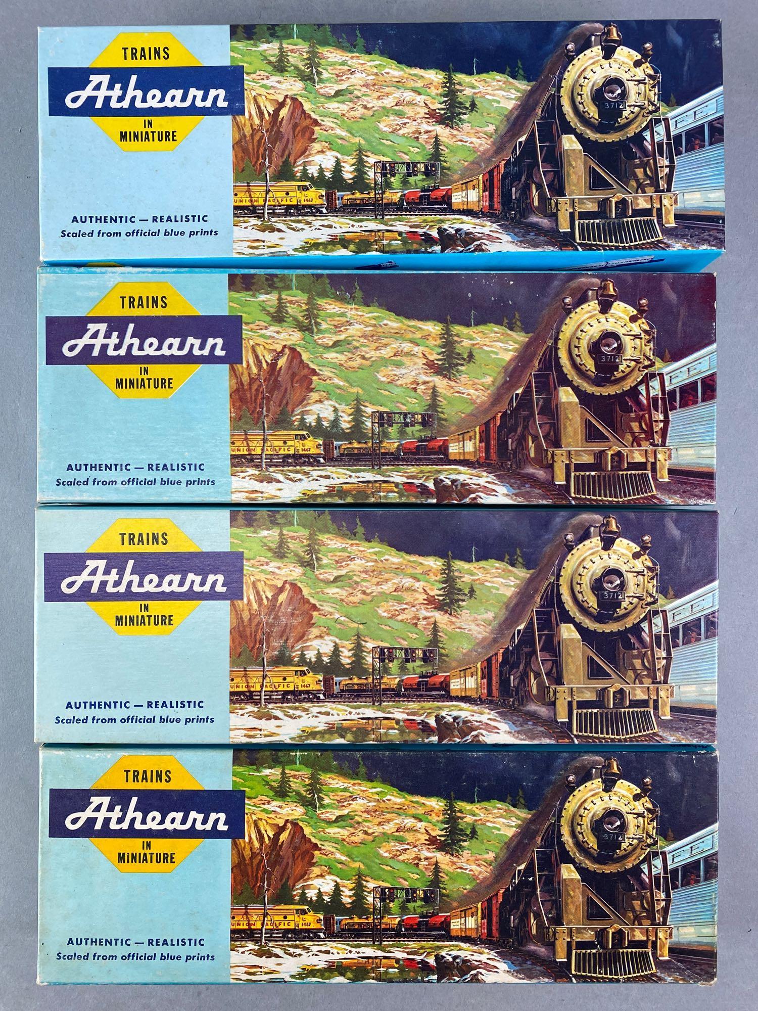 Group of 4 Athearn HO Gauge Train Cars (1 of 3)