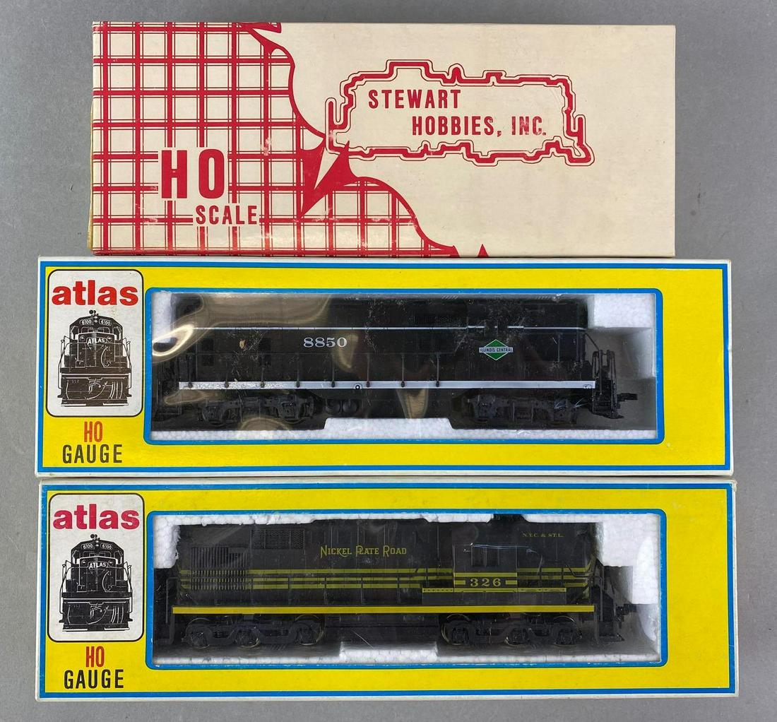 Group of 3 HO Gauge Train Cars (1 of 3)