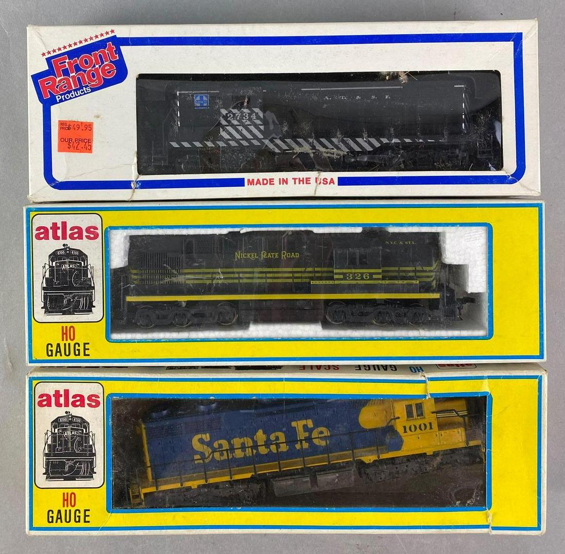 Group of 3 HO Gauge Train Cars (1 of 3)