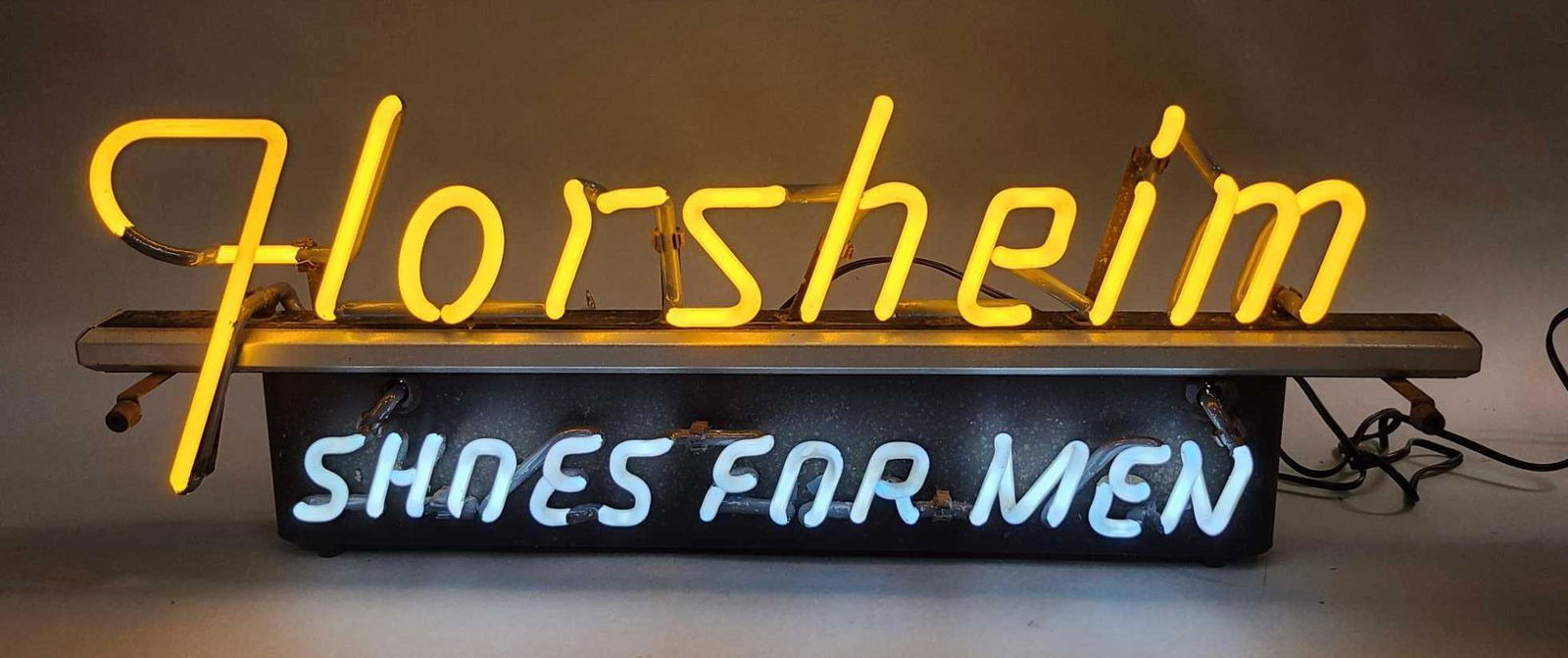 Vintage Florsheim Shoes Back Bar Neon Advertising Sign (1 of 4)